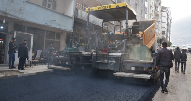 Tatvan Belediyesi’nin Yol Yapım Çalışmaları Devam Ediyor