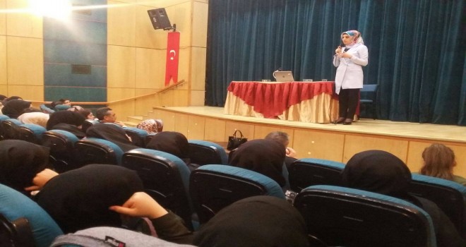 Tatvan’da Aile ve Çocuk İlişkisi konulu konferans düzenlendi