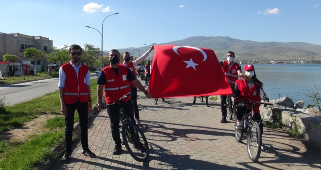 Kızılay Gönüllüleri Bisiklet Etkinliği Düzenledi