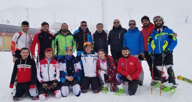 Erzurum’da yapılan kayak yarışmasında Bitlisli sporcular dereceye girdi