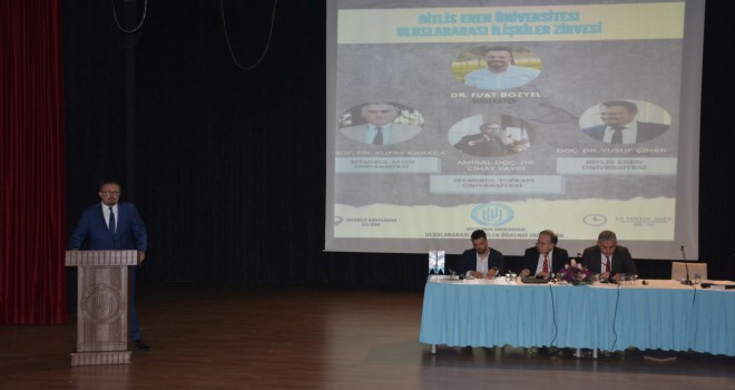 Bitlis’te ‘Uluslararası İlişkiler Zirvesi’ Konulu Panel Düzenlendi