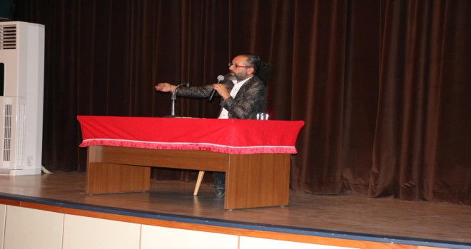 Yazar Sinan Yağmur Hizan’da konferans verdi