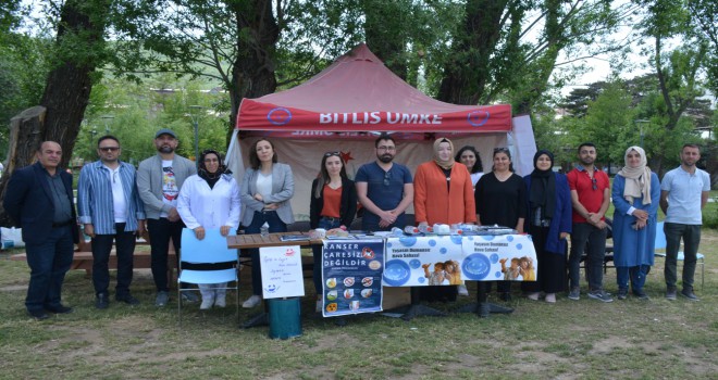 ‘Dünya Tütünsüz Günü’ Dolayısıyla Tatvan’da Stant Kuruldu