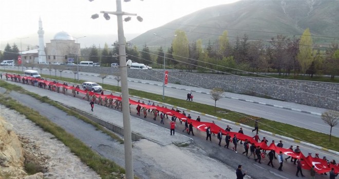 Bitlis’te 57. Piyade Alayı şehitleri anısına vefa yürüyüşü yapıldı