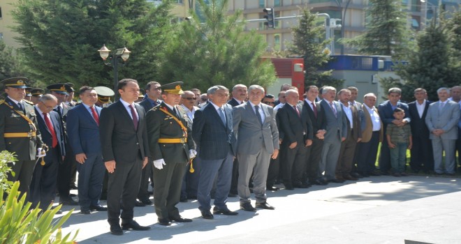 Zafer Bayramı Tatvan’da düzenlenen törenle kutlandı