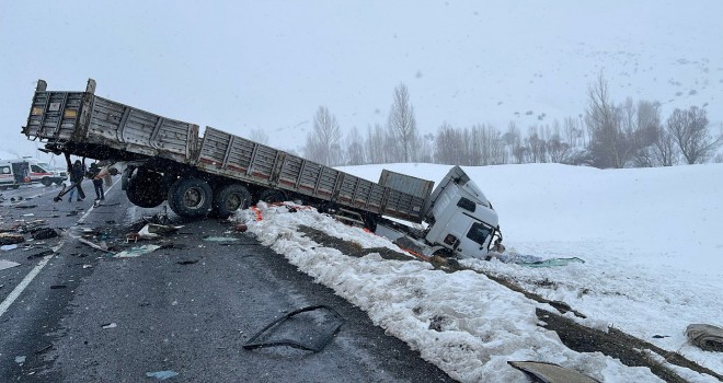 Trafik Kazası 2 Ölü 5 Yaralı