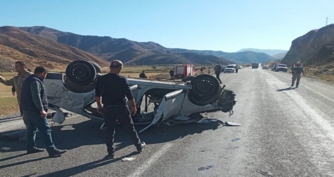 Trafik kazasında 1 kişi hayatını kaybetti 4 kişi yaralandı