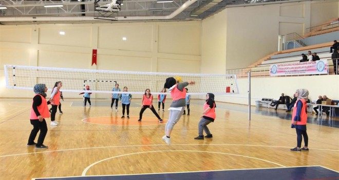 BEÜ Rektörlük Kız Öğrenci Spor Turnuvası başladı