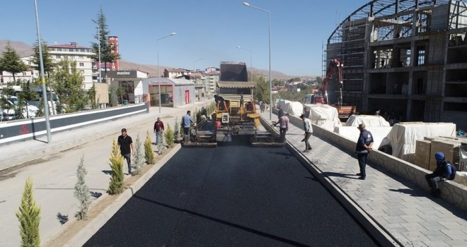 Tatvan’da Yol Yapım Çalışmaları Devam Ediyor