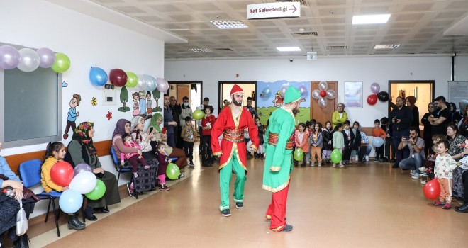 Bitlis’te Tedavi Gören Çocuklara Tiyatro Etkinliği