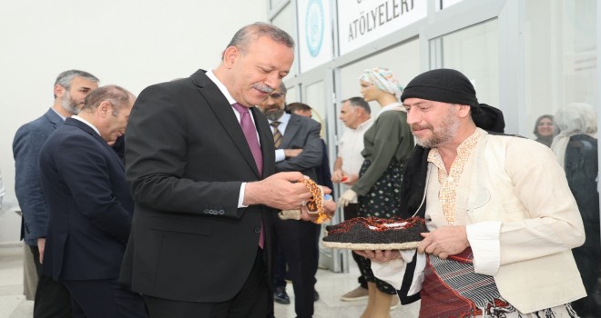 BEÜ Sürekli Eğitim Merkezi’nde El Sanatları, Giyim Üretim ve Harik Sergisi Açıldı