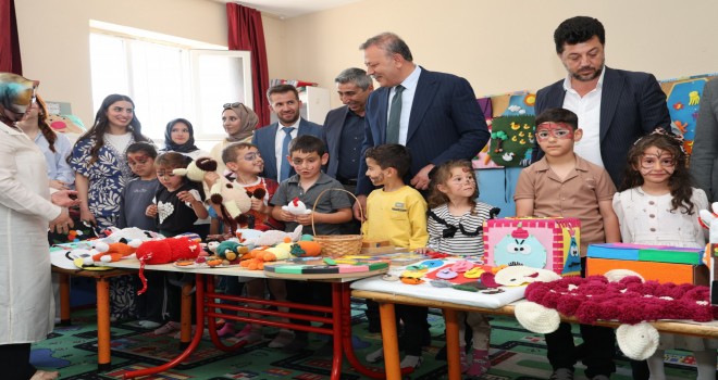 Bitlis Eren Üniversitesi'nden Köy Okullarına Eğitici Materyal Desteği