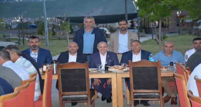 Sürücü kursu federasyonu tarafından Tatvan’da iftar yemeği düzenledi