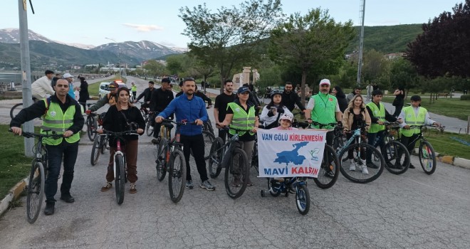 Van Gölü Sahilinde Bisiklet Turu Düzenlendi