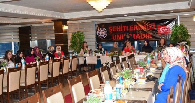 Gönül elçileri şehit ve gazi eşlerine iftar yemeği programı düzenledi