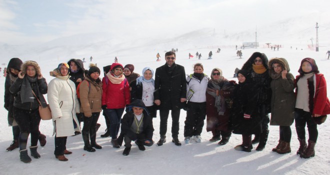 Bitlis Belediyesi kursiyeri için kayak etkinliği düzenlendi
