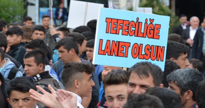 Güroymak’ta tefeciliğe lanet yürüyüşü yapıldı