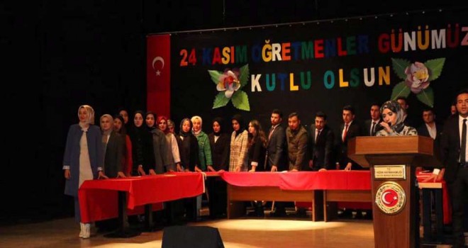 Hizan’da ‘24 Kasım Öğretmenler Günü’ Dolayısıyla Program Düzenlendi