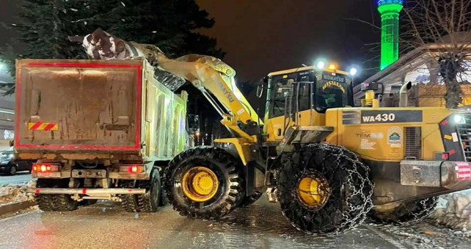 Tatvan’da Geceli Gündüzlü Kar Temizleme Çalışmaları Sürüyor