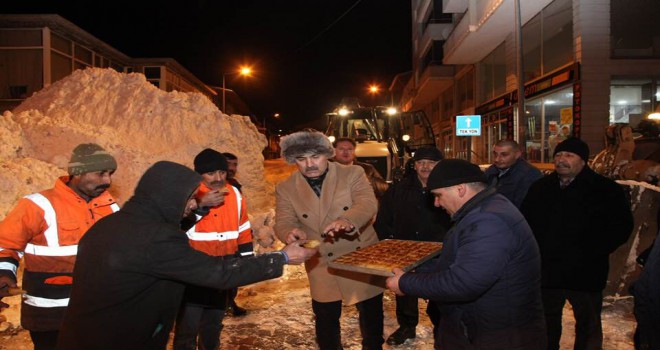 Ahlat’ta kar temizleme çalışmaları