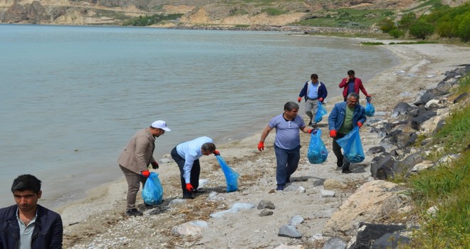 Adilcevaz Belediye Başkanı Gürsoy ve personelinden örnek davranış