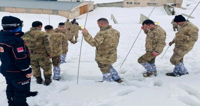 Tatvan'daki Jandarma Ekiplerine 'Çığda Arama Kurtarma Eğitimi' Verildi