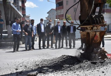 Tatvan’daki Cumhuriyet Caddesi’nin Altyapı Çalışmalarına Başlandı