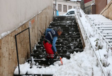 Bitlis’te Kar Temizleme Çalışmaları Aralıksız Devam Ediyor