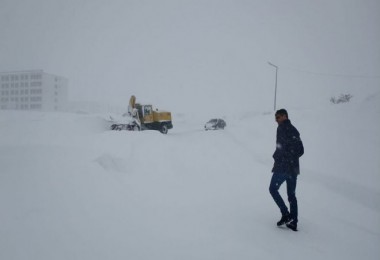 Bitlis Belediyesi karla mücadele çalışmaları aralıksız sürdürülüyor