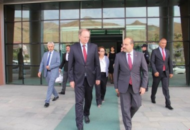 AB Büyükelçi Christian Berger Vali Ustaoğlu’nu ziyaret etti
