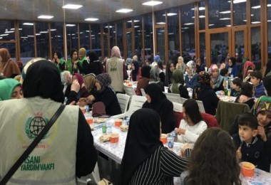 Bitlis İHH'dan yetimler yararına iftar programı