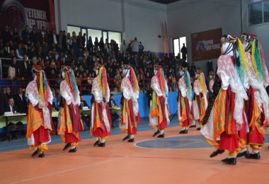 Tatvan’da ‘Halk Oyunları Grup Yarışması’ Yapıldı