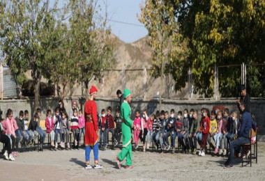 Bitlis Belediyesi Köy Çocuklarını Tiyatro İle Buluşturdu