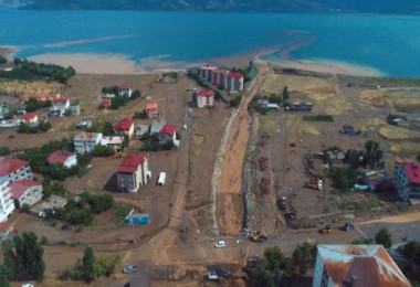 Tatvan ve Ahlat'ta sağanak yağış su baskınlarına neden oldu