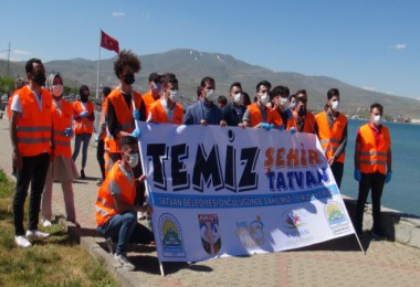 Van Gölü Sahilinde Temizlik Çalışması