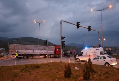 Tatvan’da trafik kazası 3 yaralı