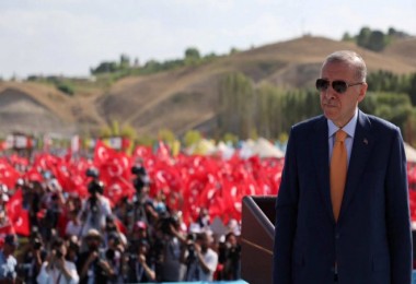 Cumhurbaşkanı Erdoğan, Malazgirt Zaferi’nin 951. Yıl Dönümünde Ahlat’ı Ziyaret Etti