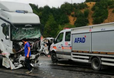 Tatvan'da Trafik Kazası: 2 Ölü, 3 Yaralı