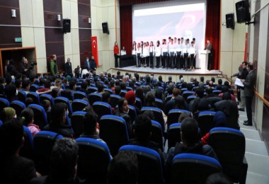 Bitlis’te İstiklal Marşı’nın Kabulü ve Mehmet Akif Ersoy’u Anma Programı Düzenlendi
