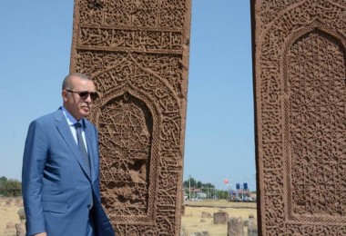 Erdoğan, Ahlat’taki Selçuklu Mezarlığı'nı ziyaret etti