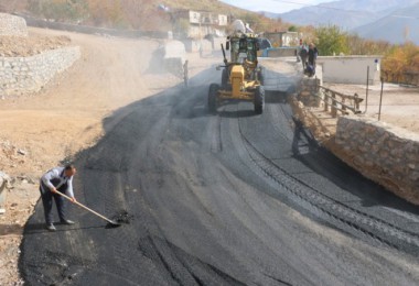 Bitlis Belediyesi Kentte Çalışmalarını Sürdürüyor