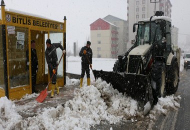 Bitlis’te Kar Temizleme Çalışmaları Sürüyor