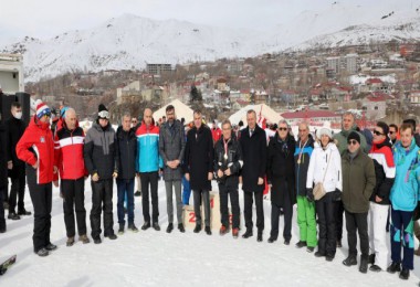 Bitlis’te Kış Sporları Şenliği Düzenlendi