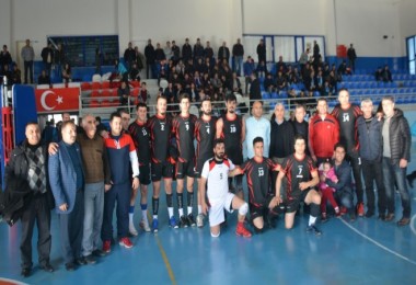 Bitlis ile Muş voleybol takımları Lig maçını Tatvan’da yaptı
