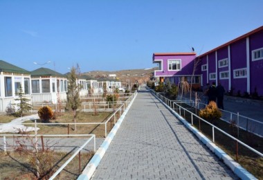 Vatandaşlar Bitlis'teki kaplıcadan faydalanıyor
