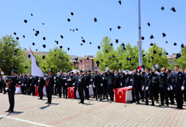 Bitlis POMEM’de 213 Polis Adayı Yemin Ederek Mezun Oldu