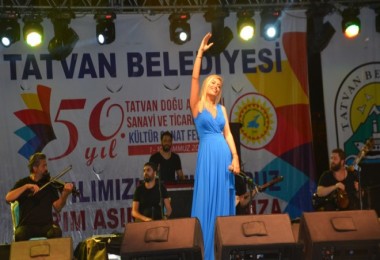 Ses sanatçısı Maral Tatvan’da konser verdi