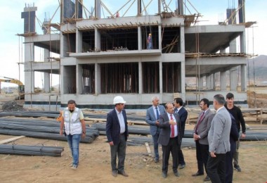 Vali Ustaoğlu, 112 Acil Çağrı Merkezi'nin inşaat çalışmasını  inceledi