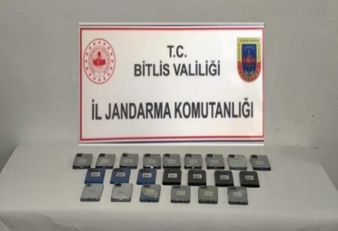 Bitlis’te Otomobilde 22 Kaçak Cep Telefonu Ele Geçirildi