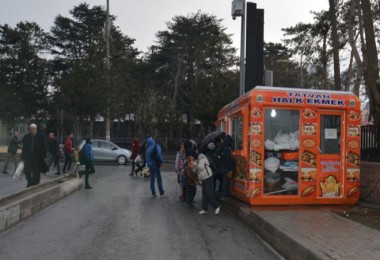 Tatvan Belediyesi tarafından ayda 90 bin ekmek dağıtılıyor